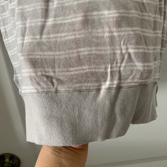 NWT LOFT Gray/White Stripe 100% Cotton V-Neck Tie Top Size Small Petite - Picture 12 of 15
